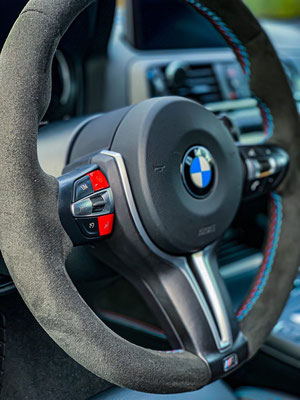 M1 und M2 Tasten am Lenkrad schwarz F83 2016 BMW M4 Cabrio 2 Tür